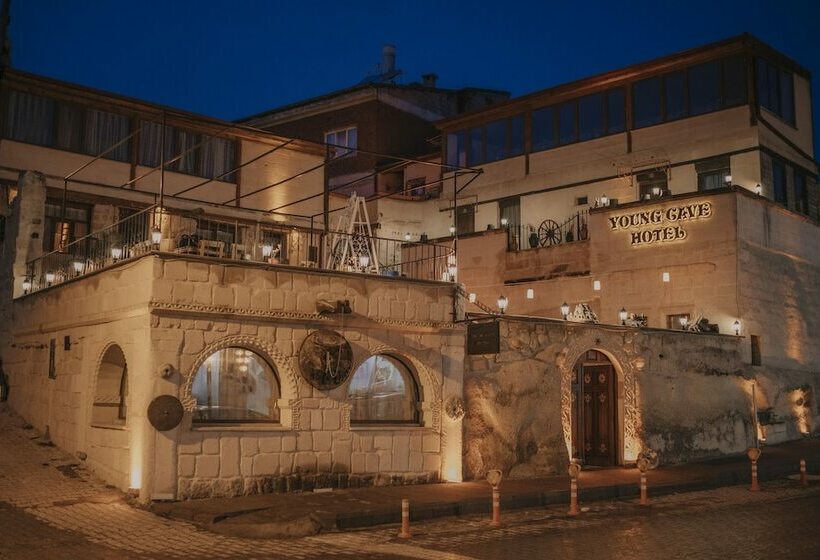 هتل Young Cave