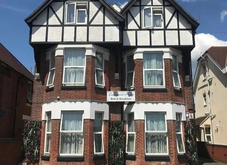 ペンション Landguard House Bed Only