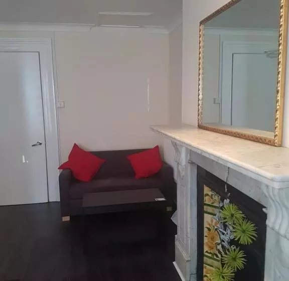 ペンション Landguard House Bed Only