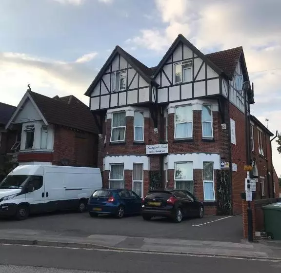 ペンション Landguard House Bed Only