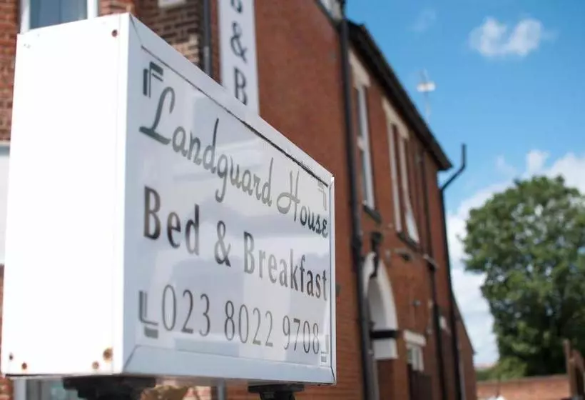 ペンション Landguard House Bed Only