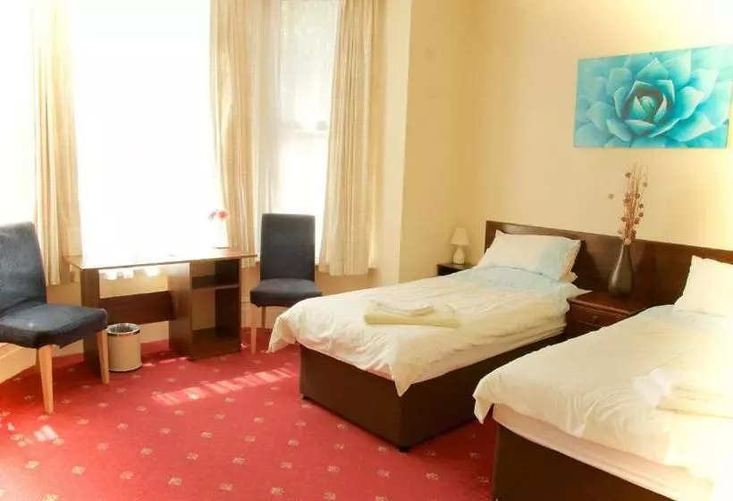 ペンション Landguard House Bed Only