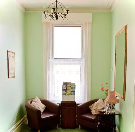 ペンション Landguard House Bed Only