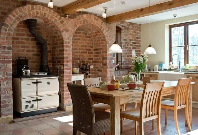 The Larches Ledbury Bed And Breakfast