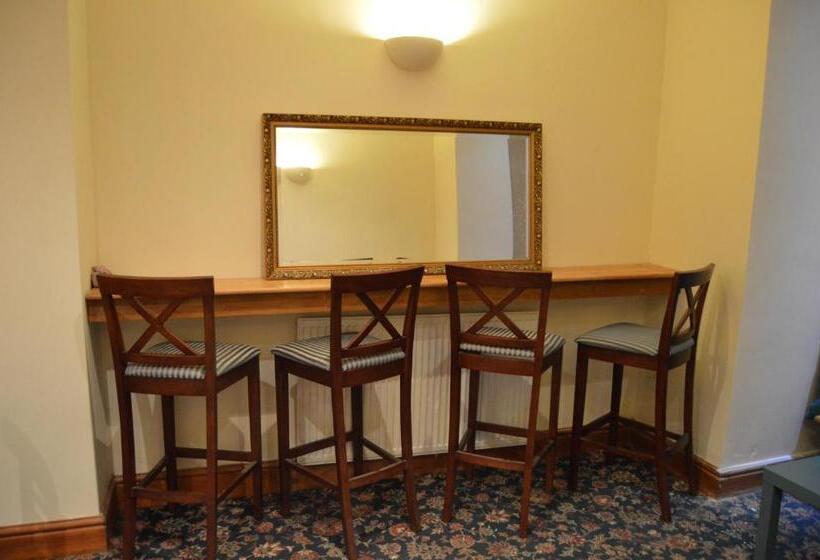 Central Cove Guesthouse