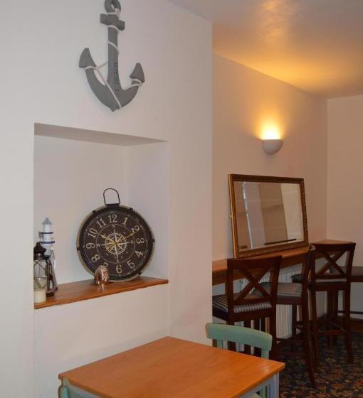 Central Cove Guesthouse