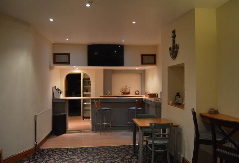 Central Cove Guesthouse