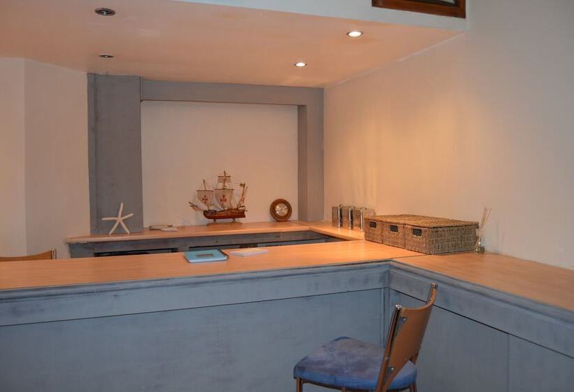 Central Cove Guesthouse