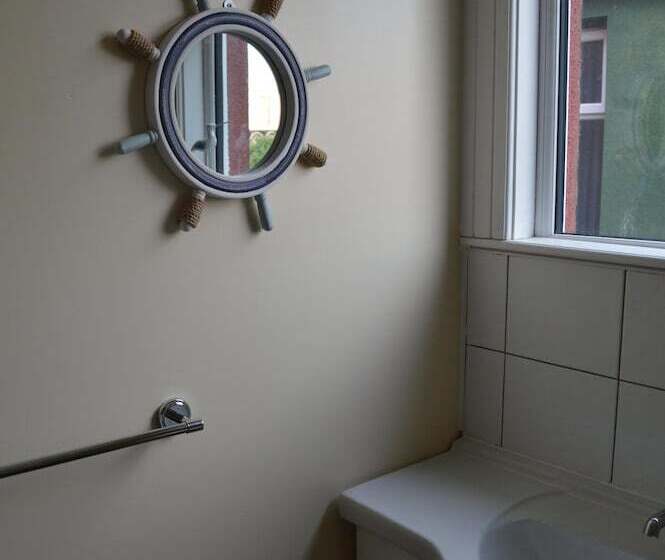 Central Cove Guesthouse