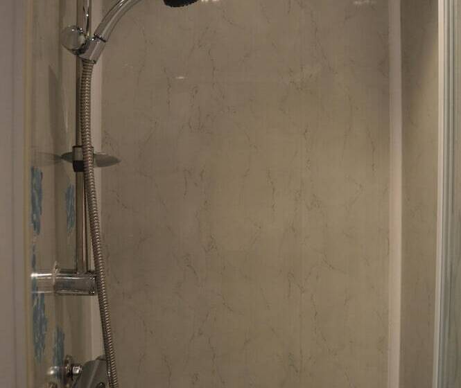 Central Cove Guesthouse