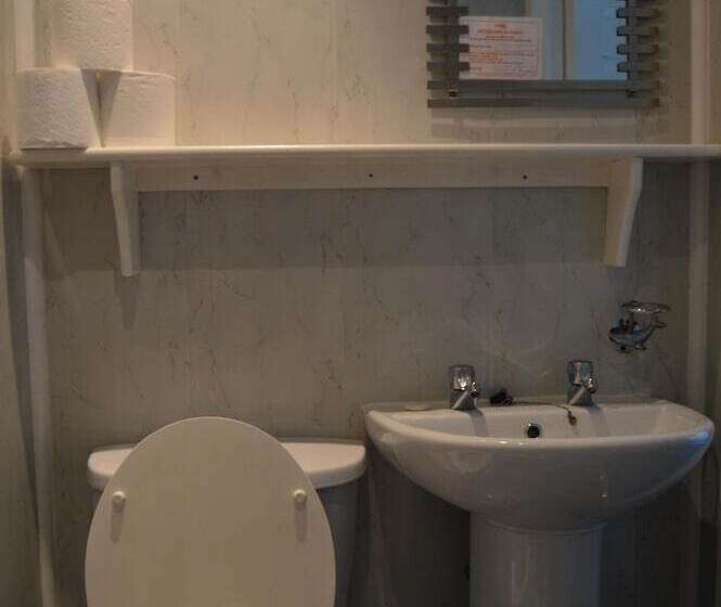 Central Cove Guesthouse