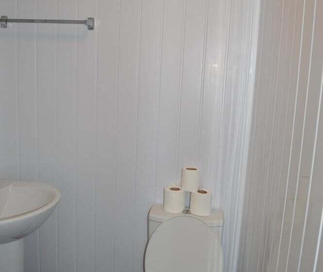 Central Cove Guesthouse