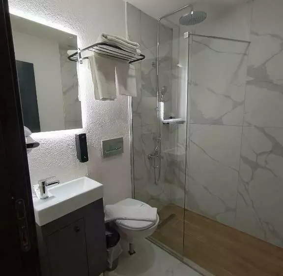 Comfy Otel Antalya Lara
