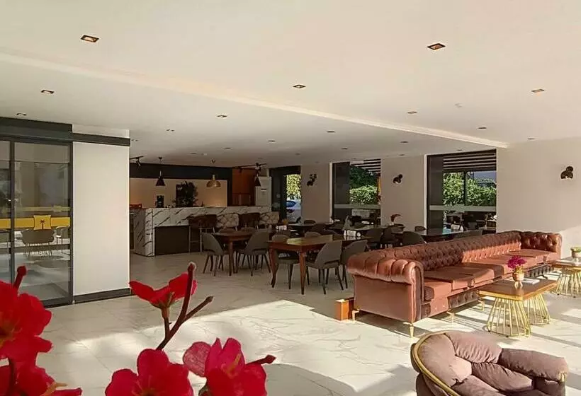 Comfy Otel Antalya Lara