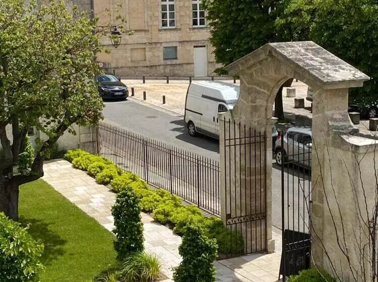 ホテル College Des Doctrinaires