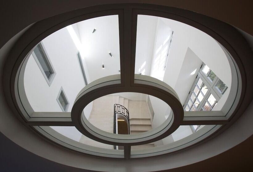 Отель College Des Doctrinaires