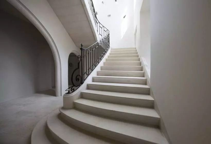 ホテル College Des Doctrinaires