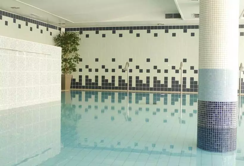 ホテル College Des Doctrinaires