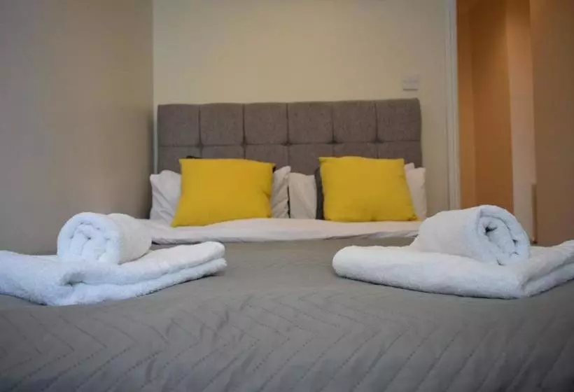 Higher Living  Professional Southsea Apartment