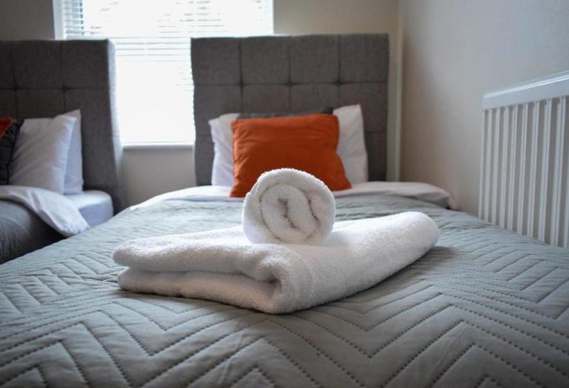 Higher Living  Professional Southsea Apartment