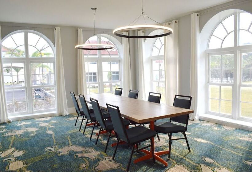 Отель Oasis Resort Gulfport