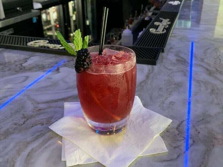 Отель Oasis Resort Gulfport