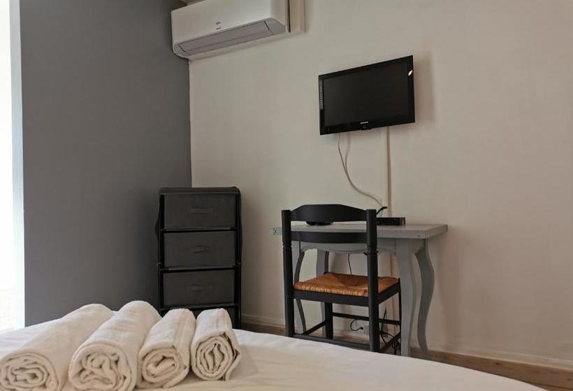 Отель Le Saint Jean