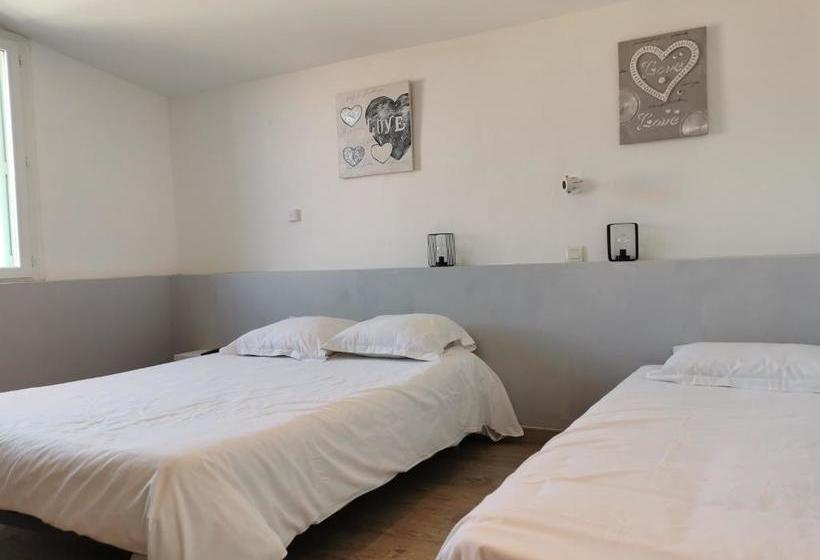 Отель Le Saint Jean