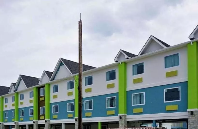 The Waves Hotel, Ascend Hotel Collection