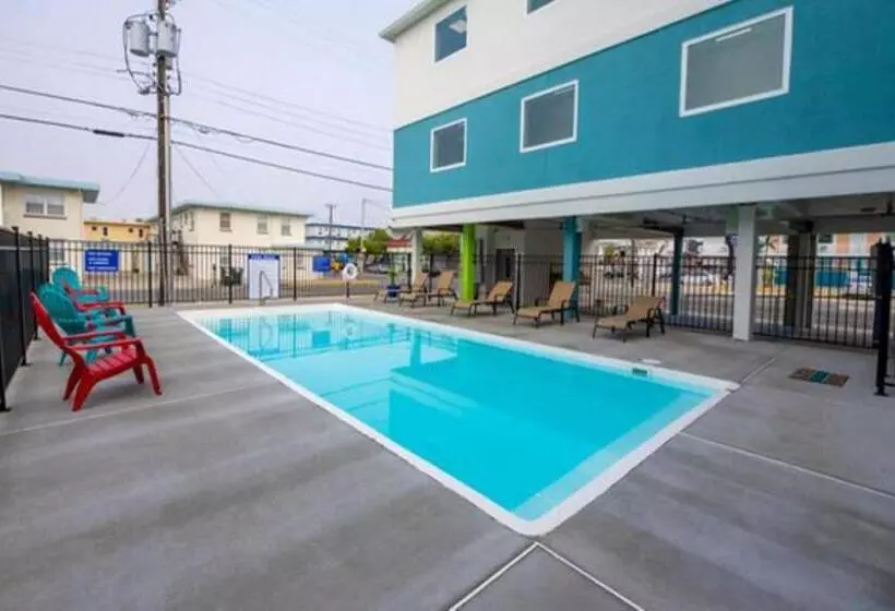 The Waves Hotel, Ascend Hotel Collection