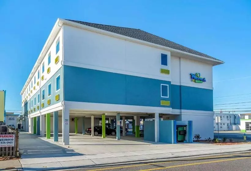 The Waves Hotel, Ascend Hotel Collection