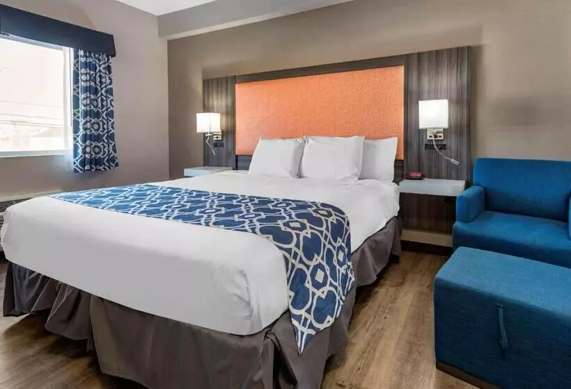 The Waves Hotel, Ascend Hotel Collection