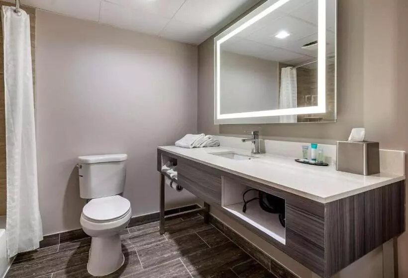 The Waves Hotel, Ascend Hotel Collection