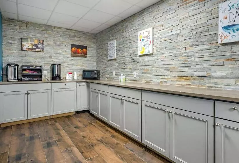 The Waves Hotel, Ascend Hotel Collection