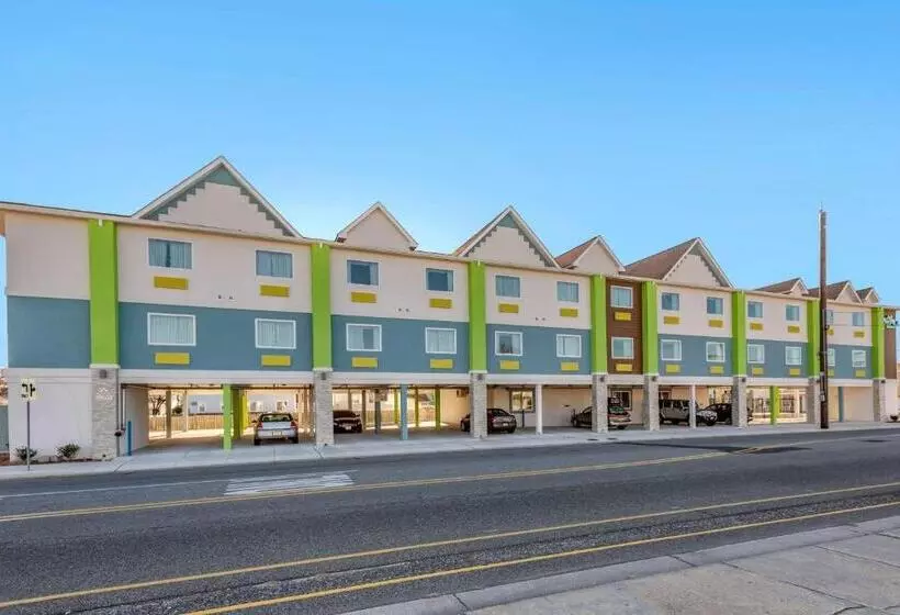 The Waves Hotel, Ascend Hotel Collection