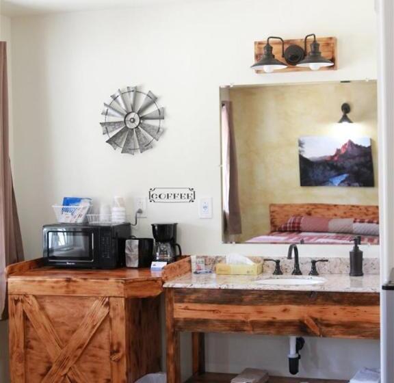 מוטל Hurricane Hideaway Lodging