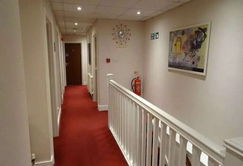 Aamiaismajoitus (B&B) Aj Lodge