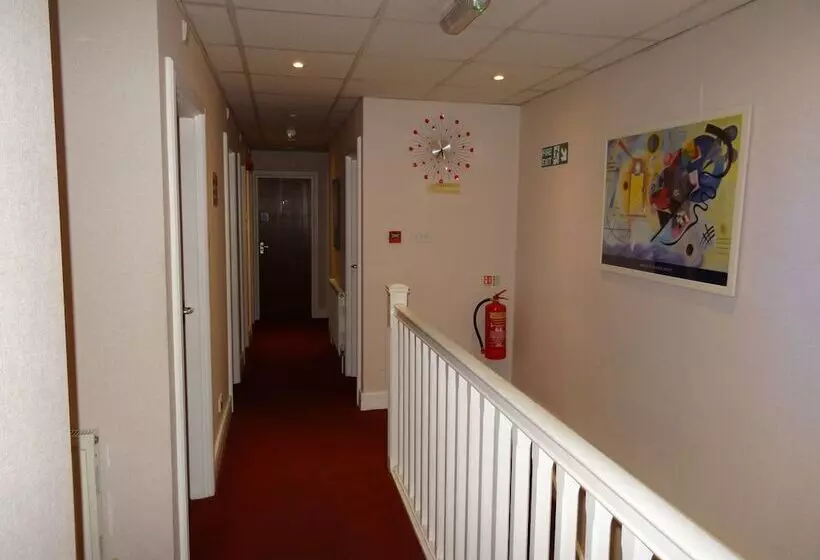 Aamiaismajoitus (B&B) Aj Lodge