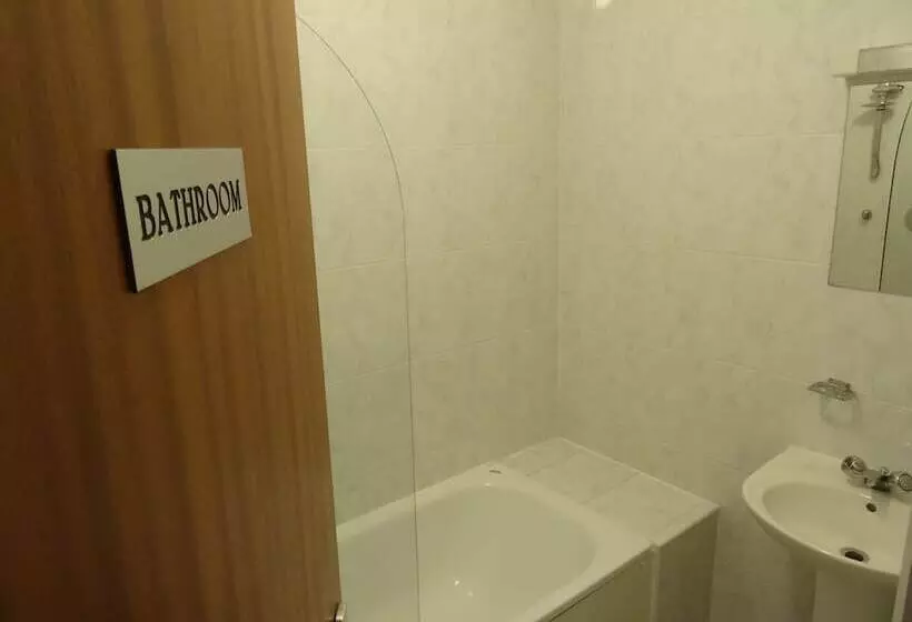 Aamiaismajoitus (B&B) Aj Lodge