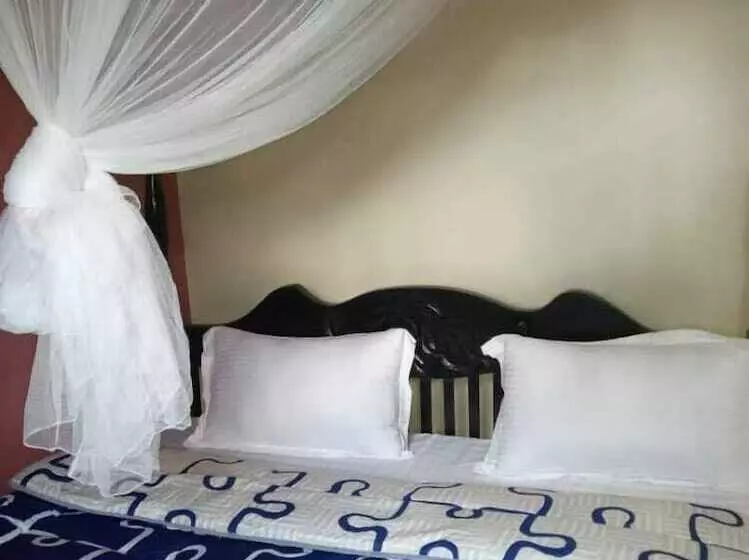 تختخواب و صبحانه Calm River Inn