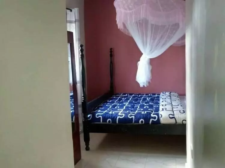 تختخواب و صبحانه Calm River Inn