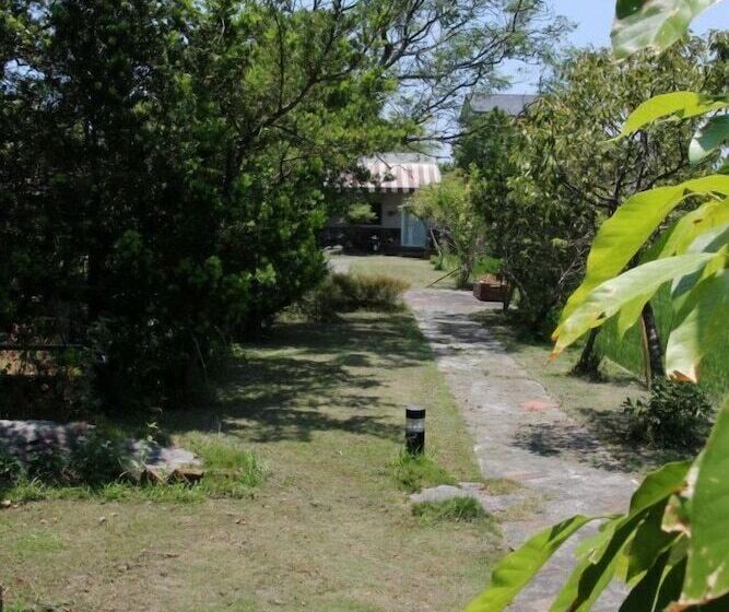 تختخواب و صبحانه Maple