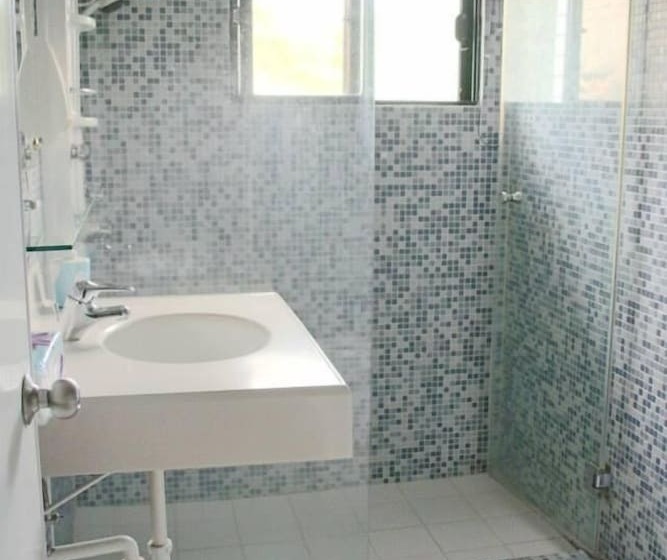 تختخواب و صبحانه Maple