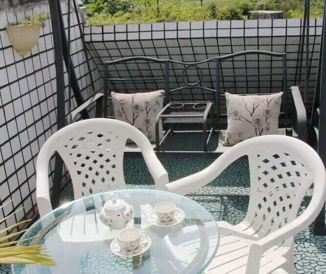 تختخواب و صبحانه Maple