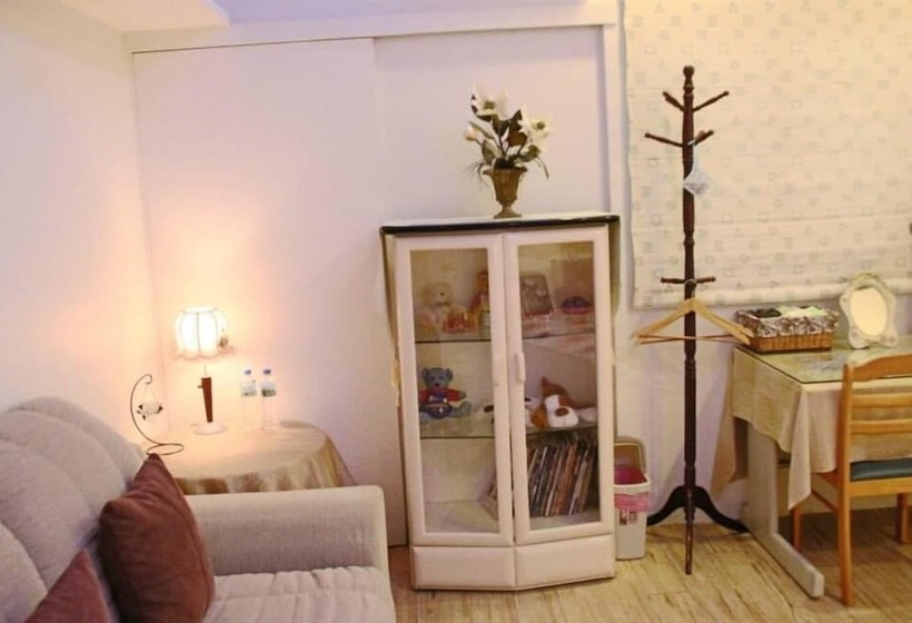 تختخواب و صبحانه Maple