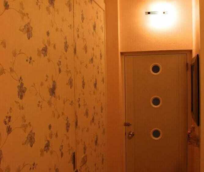 تختخواب و صبحانه Maple