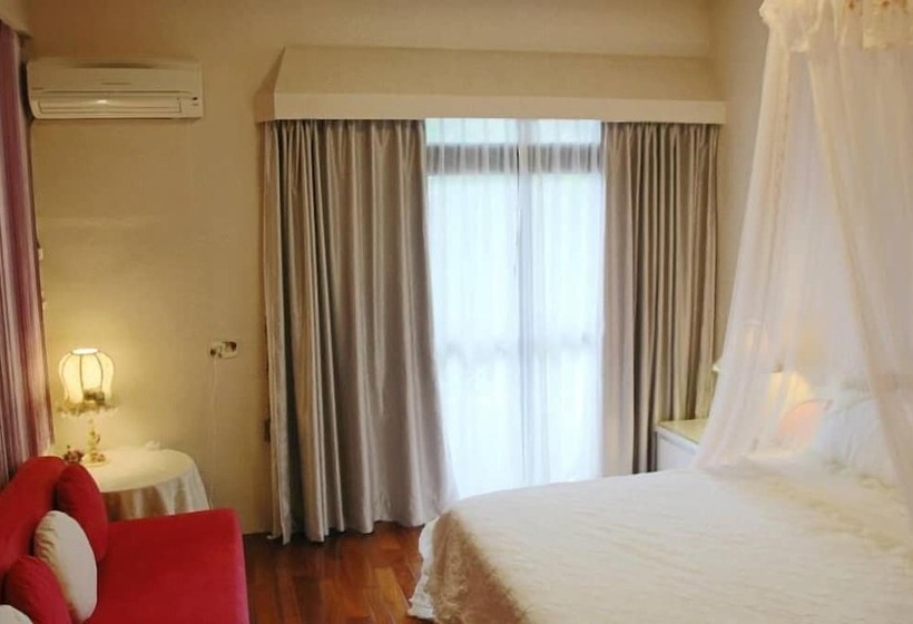 تختخواب و صبحانه Maple