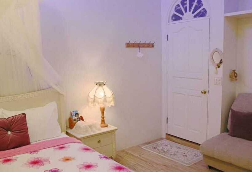 تختخواب و صبحانه Maple