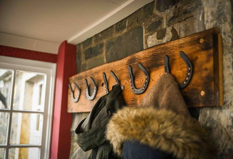 Hotelli Cross Keys Inn Ettrickbridge