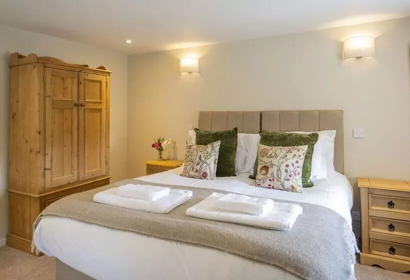 ホテル Cross Keys Inn Ettrickbridge